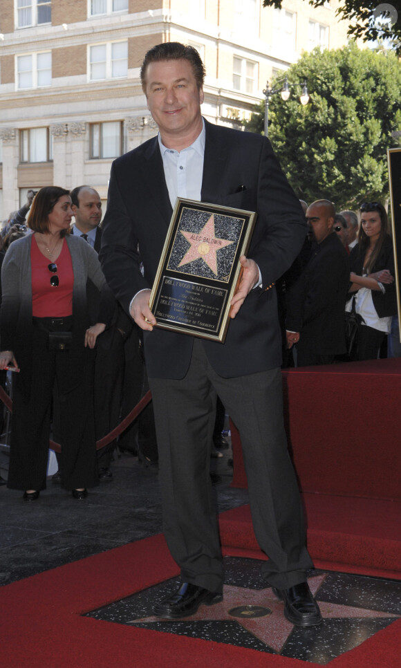 Alec Baldwin a reçu son étoile sur le Walk of Fame à Los Angeles le 14 février 2011