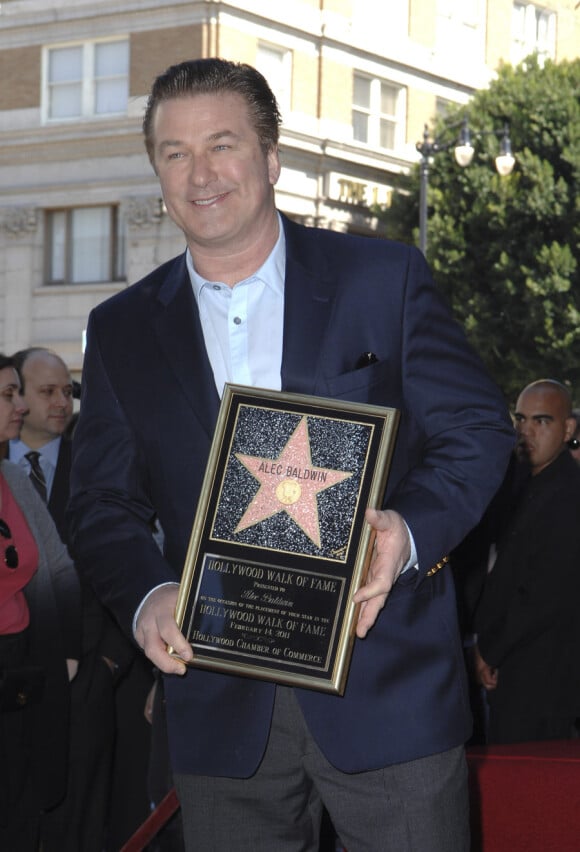 Alec Baldwin a reçu son étoile sur le Walk of Fame à Los Angeles le 14 février 2011