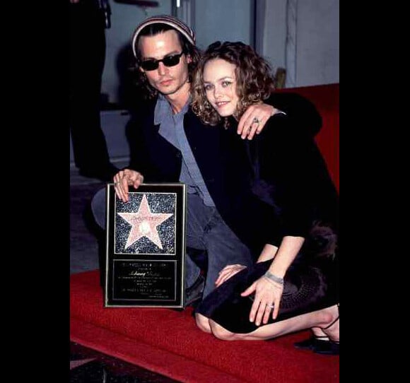 Johnny Depp célèbre son étoile à Hollywood avec Vanessa Paradis en 1999