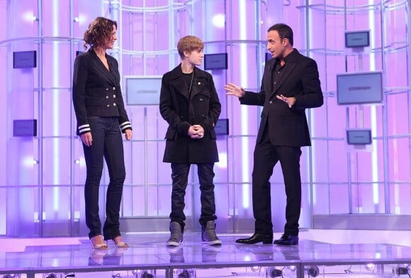 Justin Bieber sur le plateau de l'émission 50 Minutes Inside de TF1 avec Nikos et Sandrine Quétier (diffusion le 19 février)