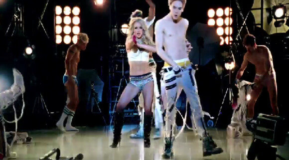 Britney Spears dans son clip Hold it against me.