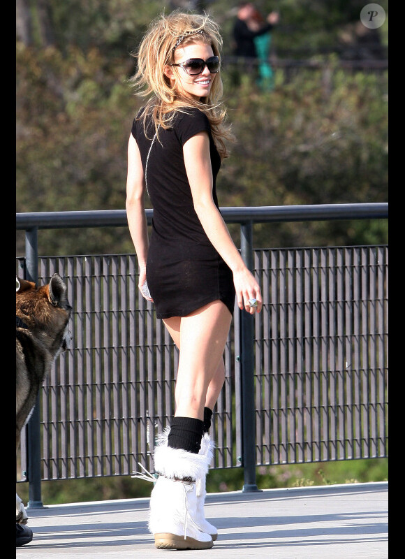 AnnaLynne McCord sur le tournage de 90210 le 8 février 2011 à Los Angeles 
