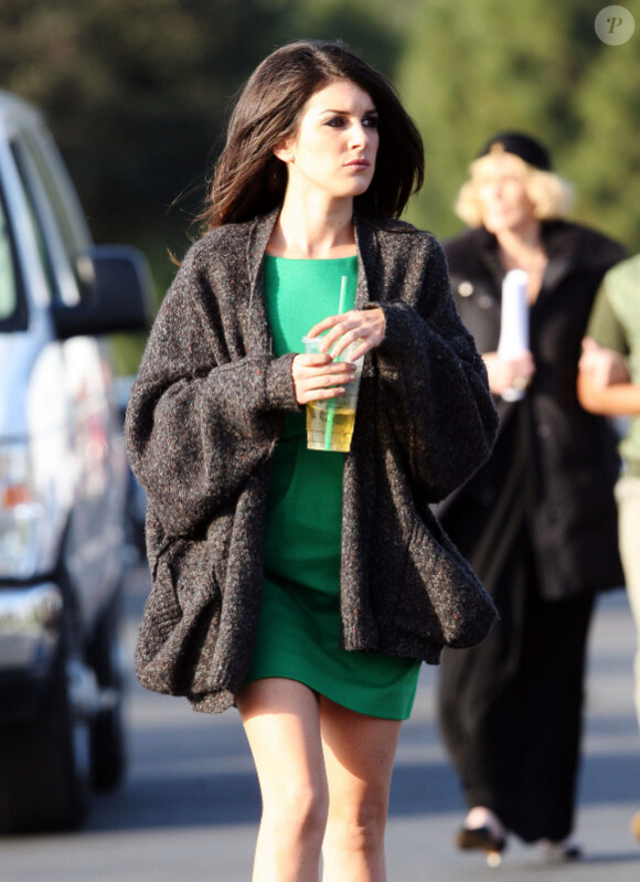 Shenae Grimes sur le tournage de 90210 le 8 février 2011 à Los Angeles 