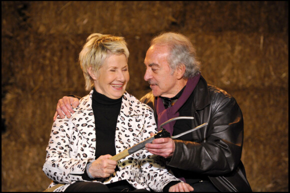 Danièle Gilbert et son mari Patrick Semama sur les planches du Théâtre de la Passerelle. Elle joue dans la pièce Rassurons les autruches. 7 février 2011
