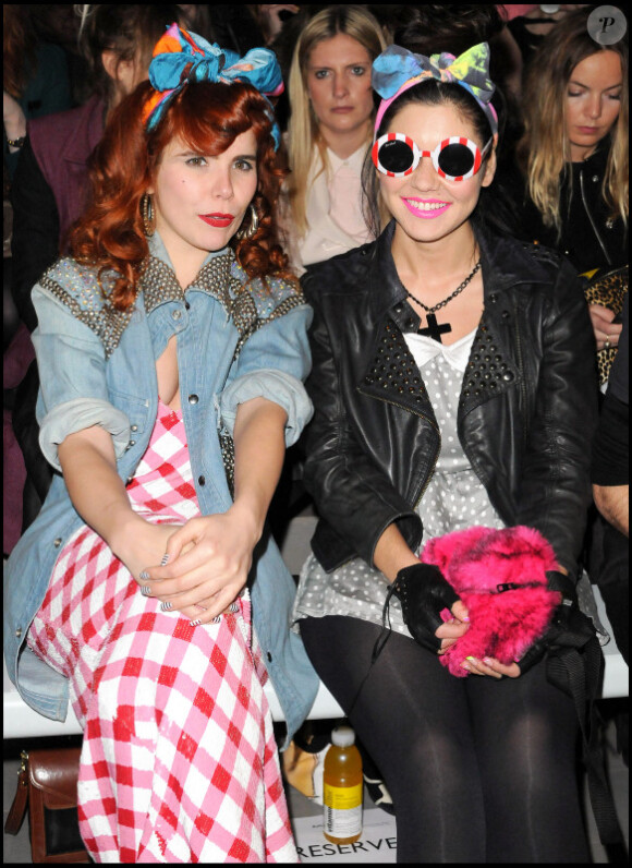 Paloma Faith et Marina Diamandis au défilé Ashish lors de la Fashion Week de Londres, le  22 février 2011.