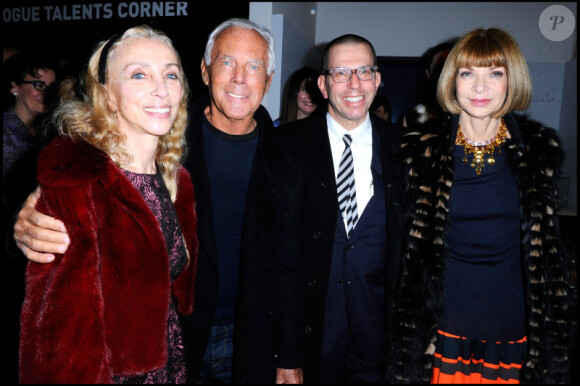 Giorgio Armani, Franca Sozzani, Anna Wintour et Jonathan Newhouse à la soirée Vogue Talents Corner à Milan, le 23 février 2011.