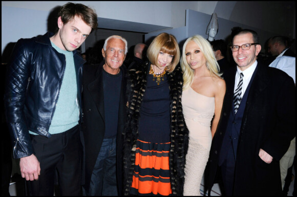 Giorgio Armani, Anna Wintour, Donatella Versace et Jonathan Newhouse à la soirée Vogue Talents Corner à Milan, le 23 février 2011.