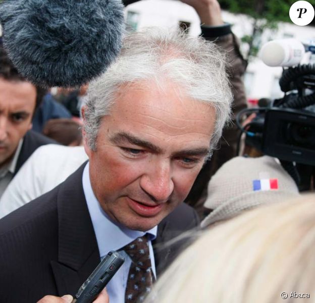 Raymond Domenech : Il fera son come-back télé avec M. Pokora... Fichtre ! - Purepeople