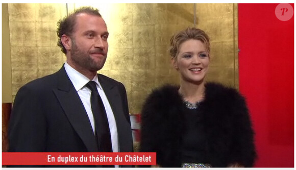 Le comédien et humoriste François Damiens et l'actrice Virginie Efira au micro de Canal+, sur le tapis rouge de la 36e nuit des César, vendredi 25 février.