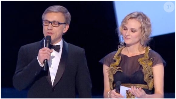 C'est des mains de l'actrice allemande Diane Kruger et Christoph Waltz que le réalisateur Quentin Tarantino a reçu un César d'honneur, vendredi 25 février 2011. 