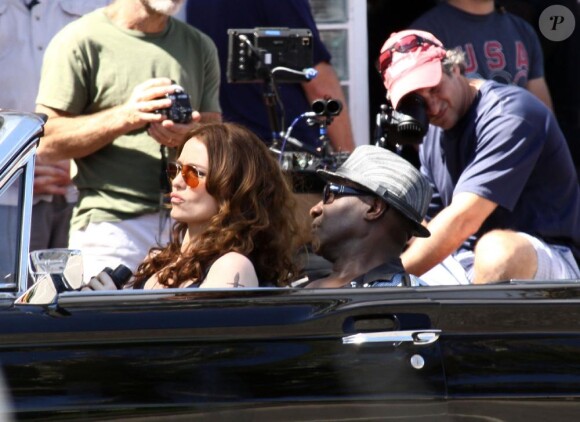 Michael Clarke Duncan et Saffron Burrows en plein tournage de The Locator, le spin-off de Bones, à Miami le 25 février 2011