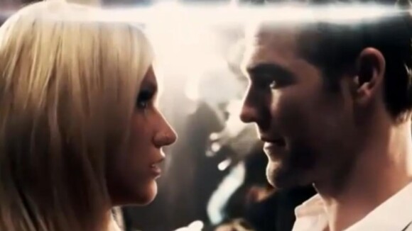 Kesha atomise le gentil Dawson dans son nouveau clip...