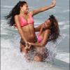 Angela Simmons et sa soeur Vanessa Simmons à la plage à Miami, le 27 février 2011
