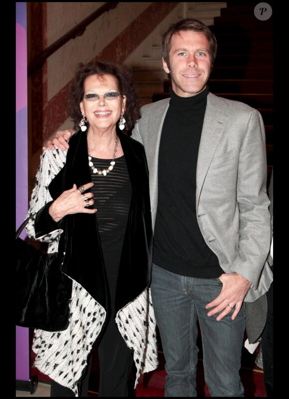 Claudia Cardinale et Emmanuel Philibert de Savoie lors de la présentation du téléfilm Frères d'Italie pour Arte le 28 février 2011 à Paris