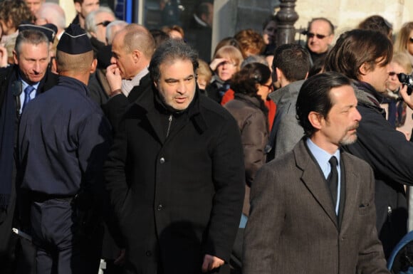 Raphaël Mezrahi lors des obsèques d'Annie Girardot à Paris en l'église Saint-Roch le 4 mars 2011
