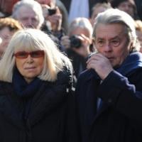 Obsèques d'Annie Girardot : Le chagrin d'Alain Delon, Claude Lelouch...