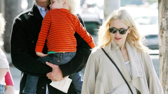 Naomi Watts et Liev Schreiber en pleine balade avec leurs deux anges blonds !