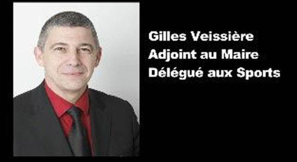 L'ancien arbitre international Gilles Veissière a été placé en garde à vue ainsi quedouze autres personnes, en mars 2011 à Marseille, dans le cadre d'une enquête sur du blanchiment présumé, en corrélation avec une enquête sur un meurtre.