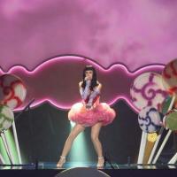 Katy Perry, délicieuse et sexy, entraîne le Zénith dans son monde merveilleux !