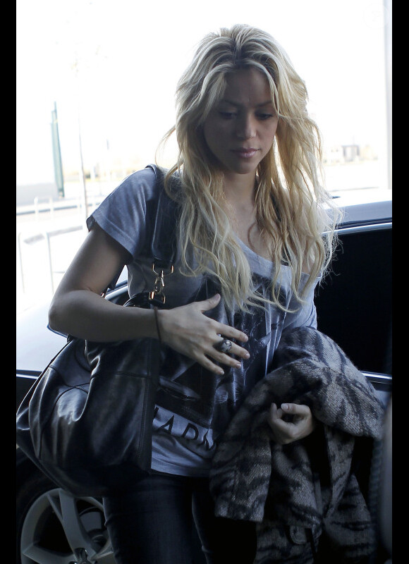 Shakira et Gerard Piqué à l'aéroport de Barcelone le 9 mars 2011