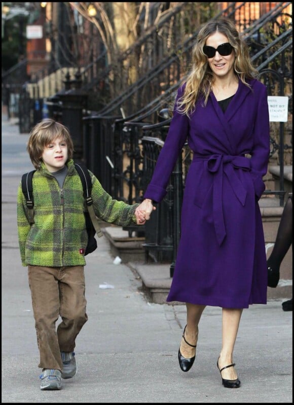 Sarah Jessica Parker profite de son fils James, alors qu'elle fait une pause dans sont tournage new-yorkais. 18/03/2011