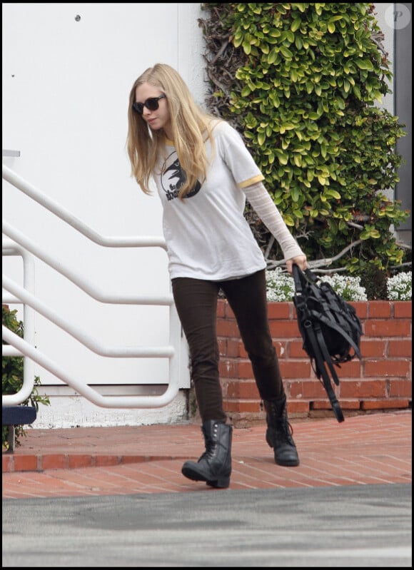 Amanda Seyfried est allée faire un peu de shopping à Santa Monica le 19 mars 2011