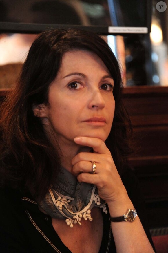 Pierre Lescure annonce les nominations de la prochaine cérémonie des Molières en présence de Léa Drucker et Zabou Breitman, au café Zimmer, à paris, le 23 mars 2011.