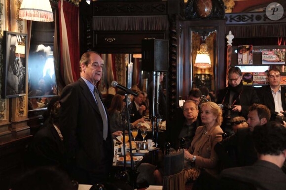 Pierre Lescure annonce les nominations de la prochaine cérémonie des Molières en présence de Léa Drucker et Zabou Breitman, au café Zimmer, à paris, le 23 mars 2011.