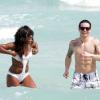Alexandra Burke s'offre des vacances à Miami, en compagnie d'un jeune homme, en mars 2011.