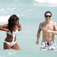 Alexandra Burke : Vacances de rêve à Miami... avec un bel inconnu !