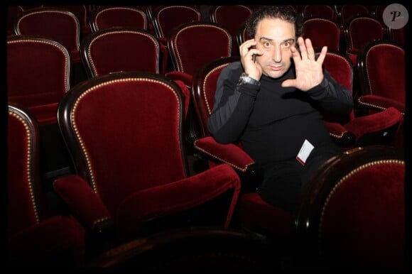 Showcase du nouveau spectacle de Kamel Ouali, Dracula, L'Amour plus fort que la mort, au Théâtre du Châtelet, le 24 mars 2011 - ici Dani Lary