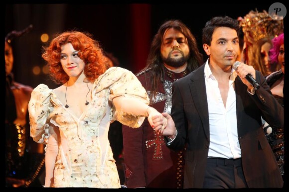 Showcase du nouveau spectacle de Kamel Ouali, Dracula, L'Amour plus fort que la mort, au Théâtre du Châtelet, le 24 mars 2011 - ici Anaïs Delva et Kamel Ouali