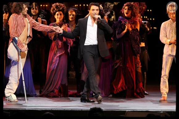 Showcase du nouveau spectacle de Kamel Ouali, Dracula, L'Amour plus fort que la mort, au Théâtre du Châtelet à Paris, le 24 mars 2011 - ici Brahem et Kamel Ouali