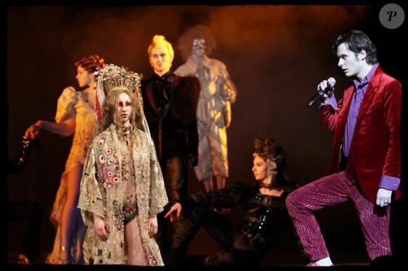Showcase du nouveau spectacle de Kamel Ouali, Dracula, L'Amour plus fort que la mort, au Théâtre du Châtelet à Paris, le 24 mars 2011 - ici Julien Loko