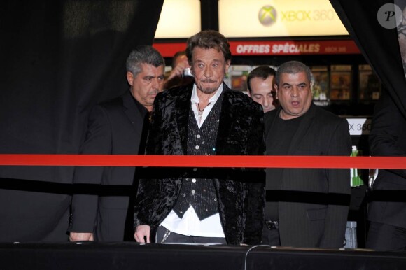 Johnny Hallyday présente son album Jamais Seul, au Virgin Megastore des Champs-Elysées, à Paris. 27/03/2011