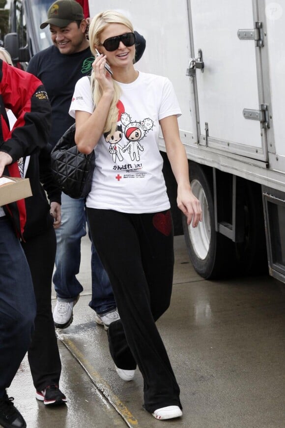 Paris Hilton participe à la Course pour le Japon, à Santa Monica, le 27 mars 2011