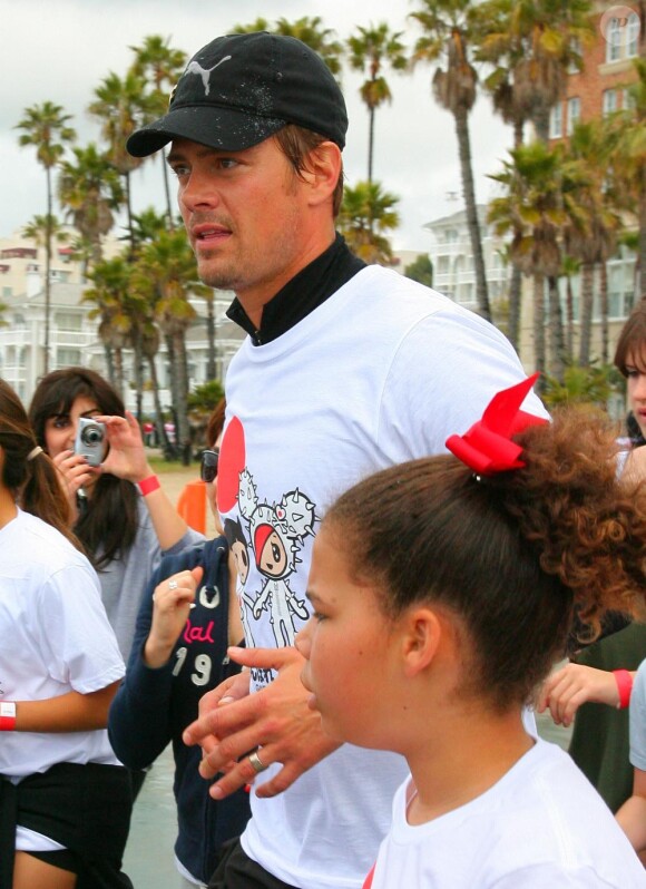 Josh Duhamel participe à la Course pour le Japon, à Santa Monica, le 27 mars 2011