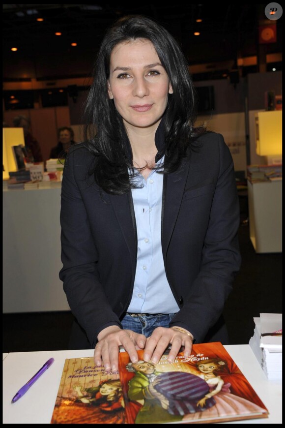 Marie Drucker au Salon du Livre, à Paris, en mars 2011.