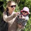 Rebecca Gayheart et sa fille Billie à Los Angeles lors d'une promenade le 28 mars 2011