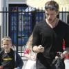 Ryan Phillippe entraîne ses enfants Deacon et Ava au Castle Park à Studio City, Los Angeles, le 28 mars 2011. 