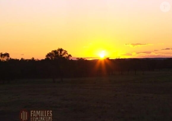 Le soleil se lève sur l'outback australien. L'émission est ponctuée de magnifiques paysages.