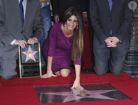 Penélope Cruz reçoit son étoile sur le fameux Walk of Fame sur Hollywood Boulevard, le 1er avril à Hollywood.