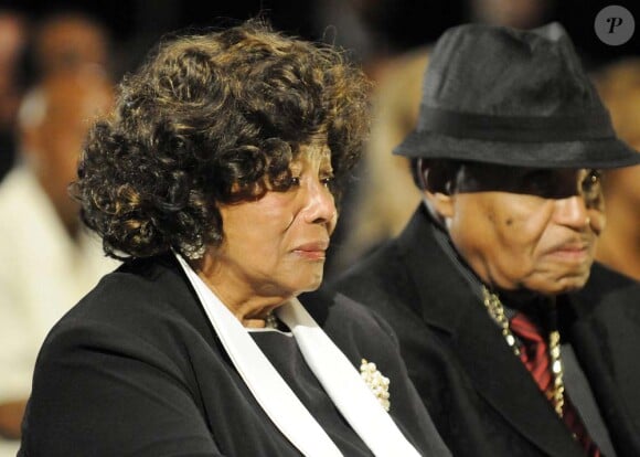 Les parents de Michael Jackson, Katherine et Joe, pendant la cérémonie hommage à leur père, à Los Angeles, le 7 juillet 2009.