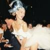 Kate Moss en robe de mariée destroy chez Dior en 1995