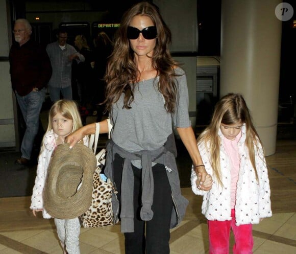 Denise Richards et ses filles, Los Angeles, le 30 mars 2011.