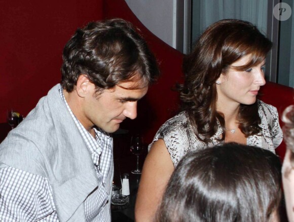 Roger Federer a emmené son épouse Mirka fêter son 32e anniversaire avec des amis dans le restaurant Prime, le 2 avril 2011, à Miami.