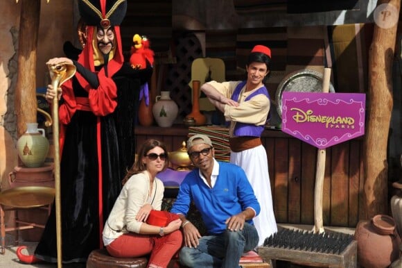 Manu Katché et son épouse Laurence lors du Festival des moments magiques au Disneyland Resort Paris le 2 avril 2011