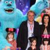 Alain Aflelou et sa famille lors du Festival des moments magiques au Disneyland Resort Paris le 2 avril 2011