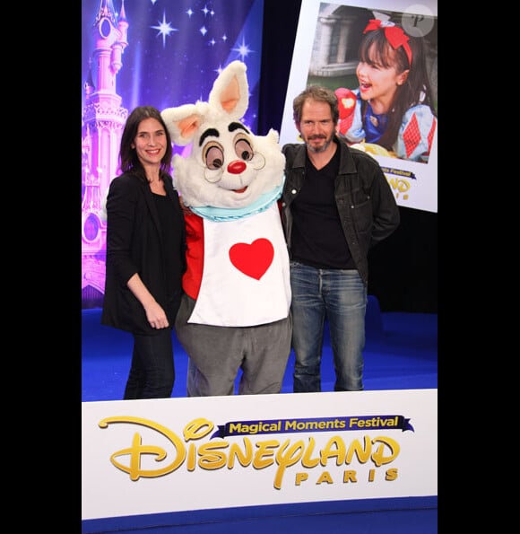 Géraldine Pailhas et Christopher Thompson lors du Festival des moments magiques au Disneyland Resort Paris le 2 avril 2011