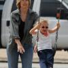 Chris, la maman de Ben Affleck, avec sa petite-fille Violet  (5 avril 2011 à Los Angeles)